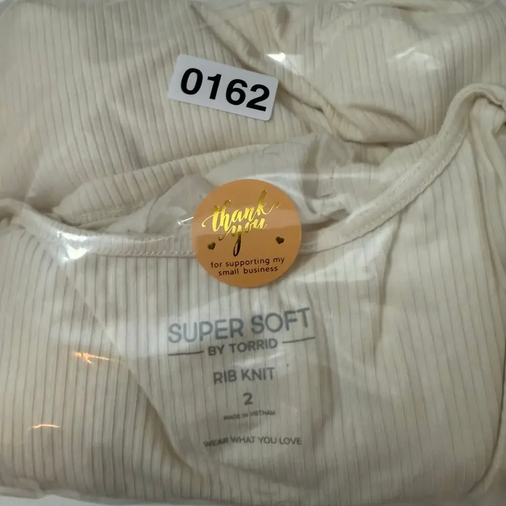 Torrid Ribbed V-Neck Surplice Top Pristine Size 2 (2X 18–20) Soft Stretch - Picture 9 of 9